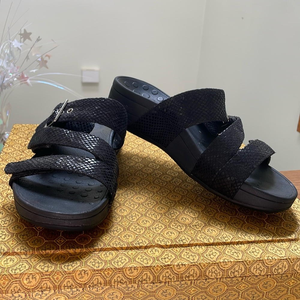 Vionic size 7.5 Black shiny snake skin print. adjustble straps sandals
